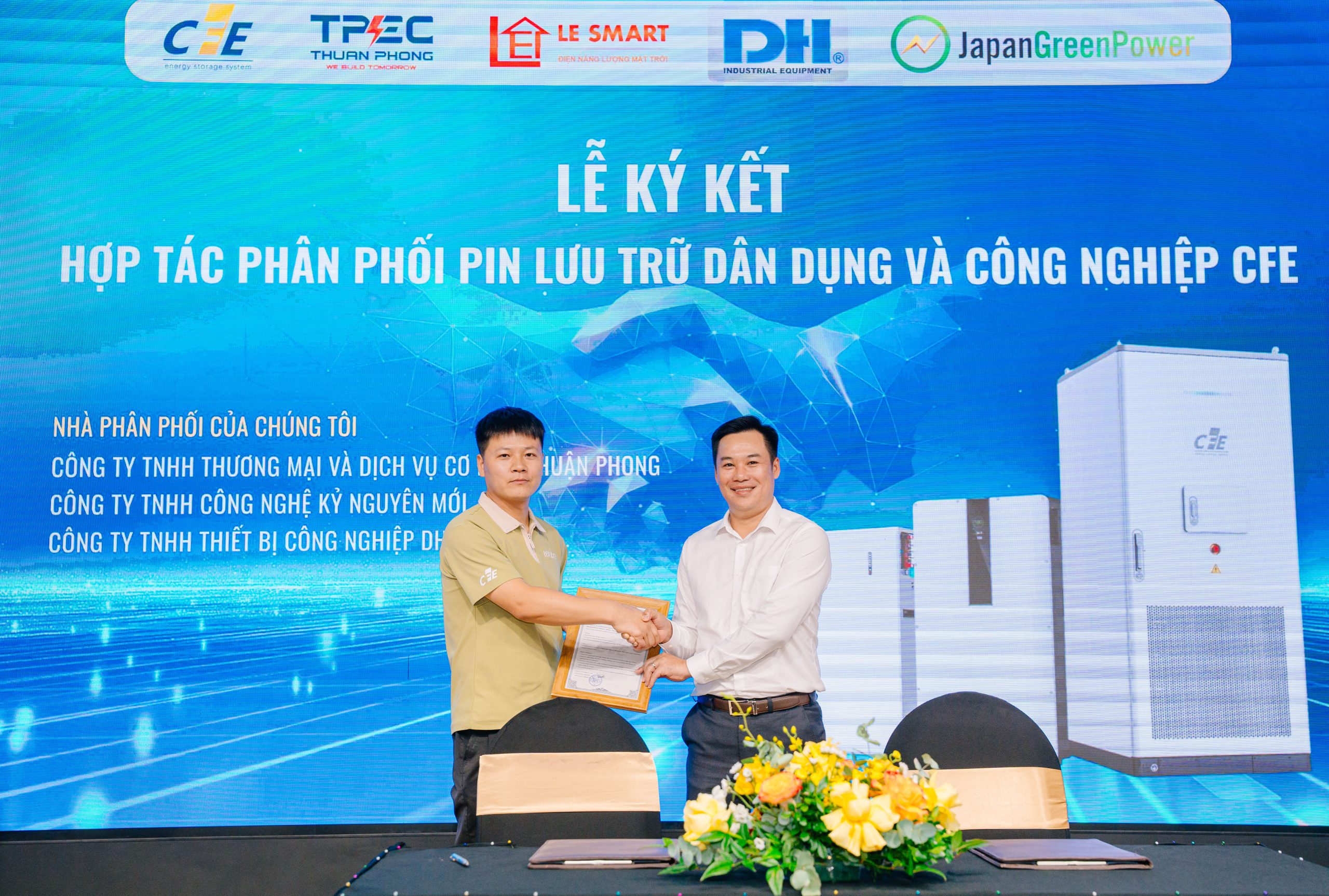 Lễ ký kết hợp tác phân phối pin lưu trữ giữa Thuận Phong Energy và CFE